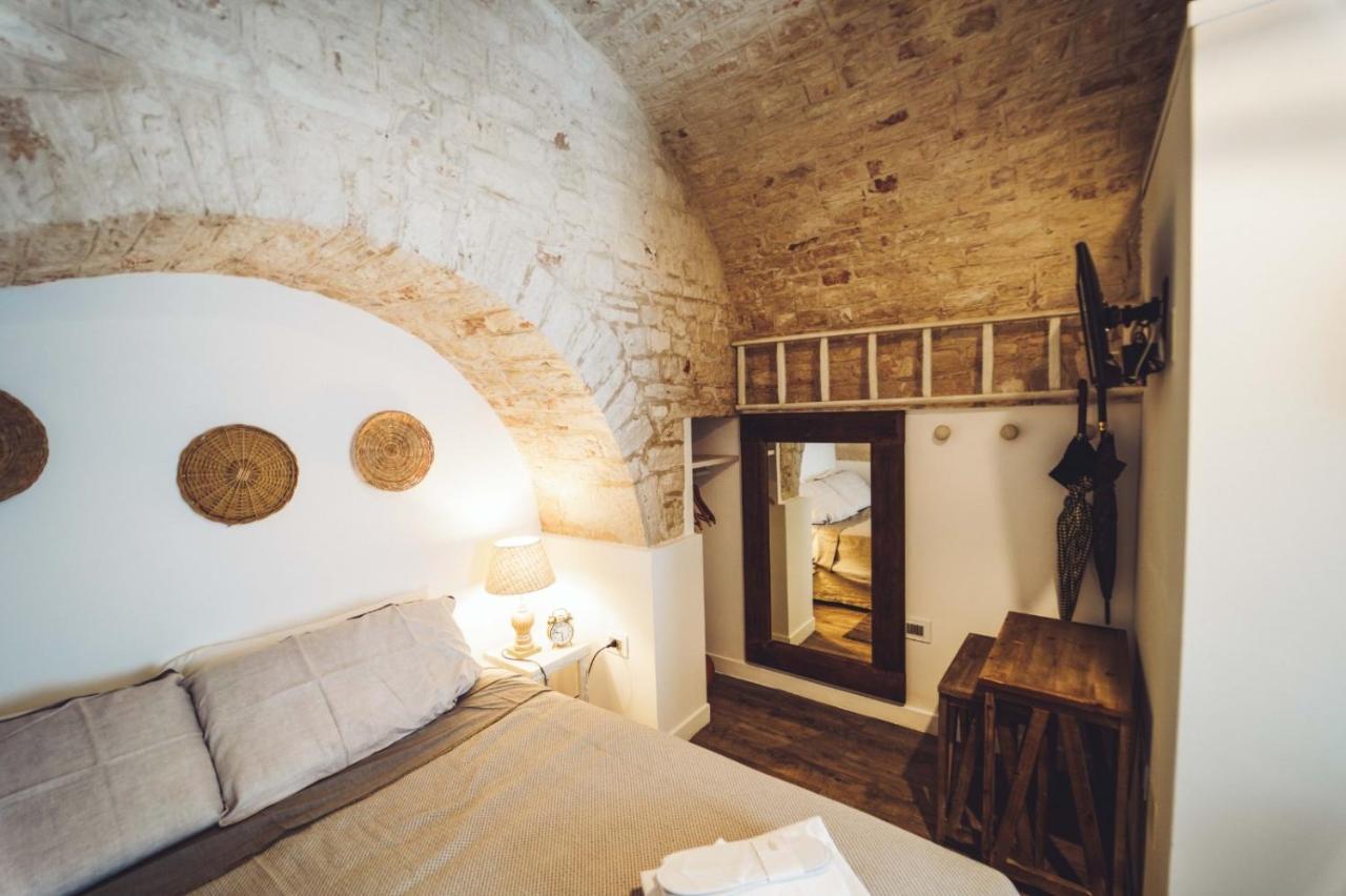 Trullo Syrah-Trulli Anti Charme & Relax Bed & Breakfast อัลเบโรเบลโล ภายนอก รูปภาพ